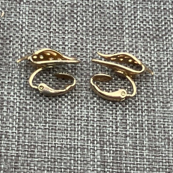 Avon Clip On Earrings Butterfly In Flight Profile Gold Shiny Retro Soft Girl - Picture 5 of 6